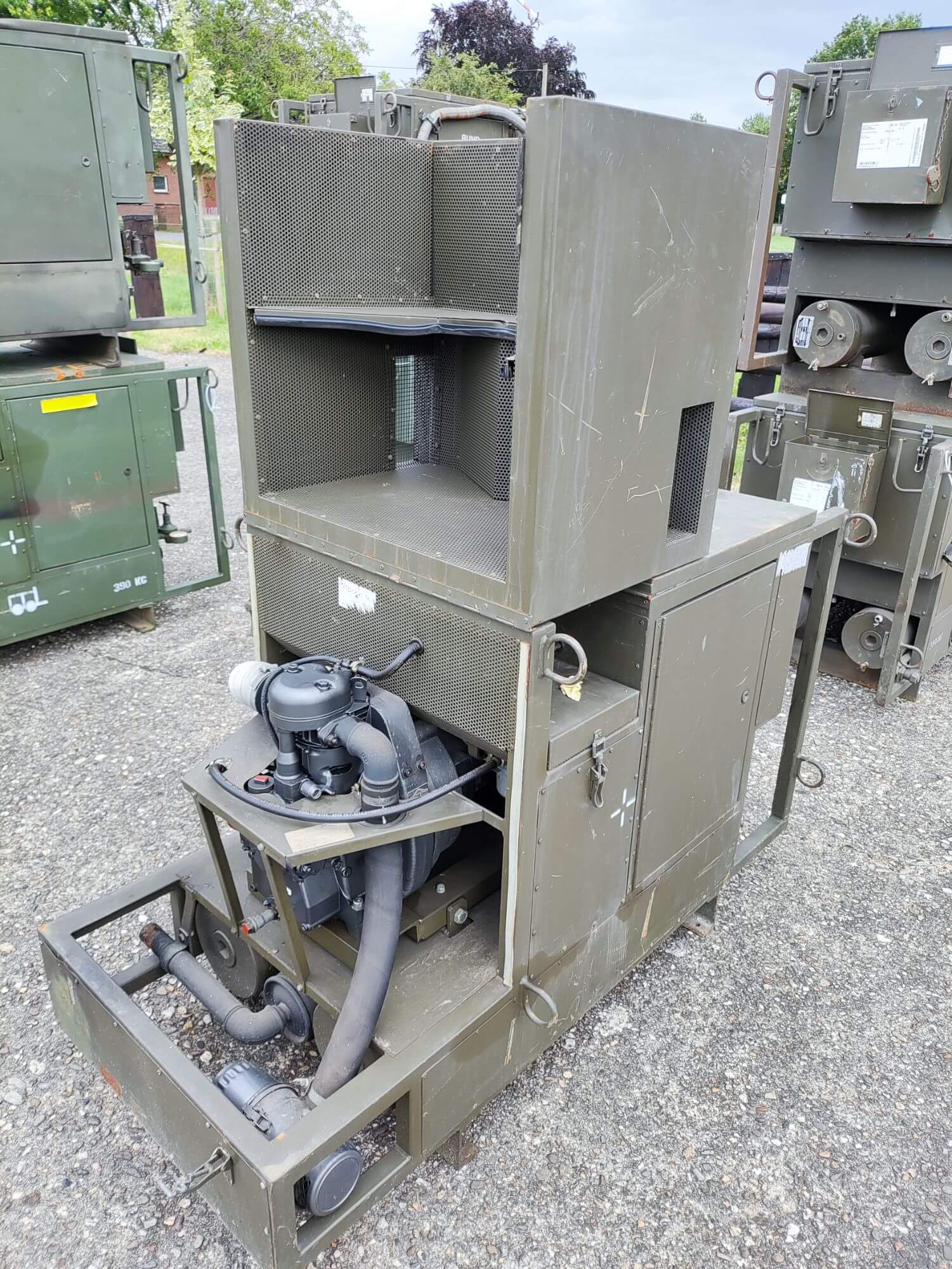 Kompressor Becker 2-Kreis 12 und 25 Bar mit Dieselmotor Farymann Kompressor Becker 2-Kreis 12 und 25 Bar mit Dieselmotor Farymann