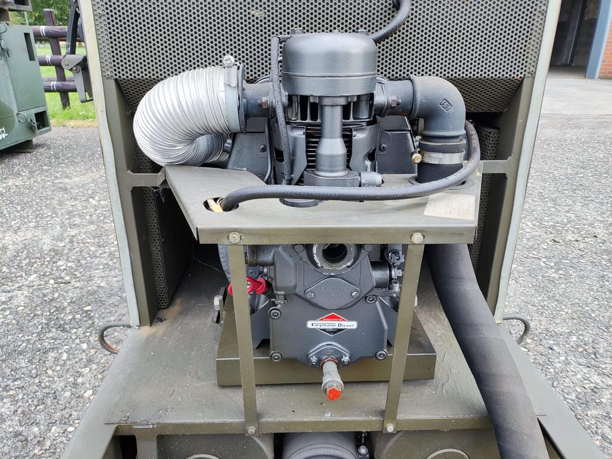 Kompressor Becker 2-Kreis 12 und 25 Bar mit Dieselmotor Farymann Kompressor Becker 2-Kreis 12 und 25 Bar mit Dieselmotor Farymann