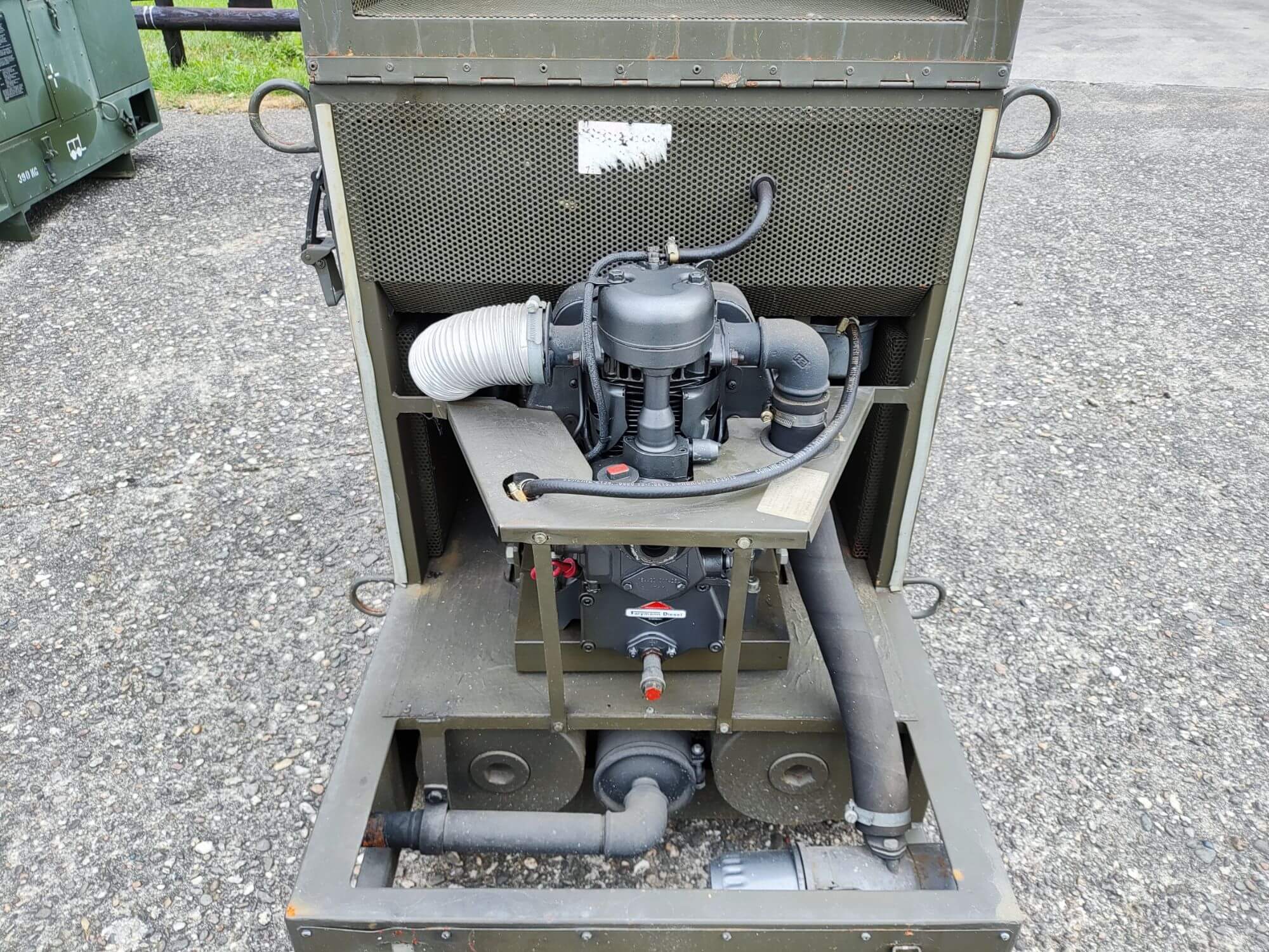 Kompressor Becker 2-Kreis 12 und 25 Bar mit Dieselmotor Farymann Kompressor Becker 2-Kreis 12 und 25 Bar mit Dieselmotor Farymann