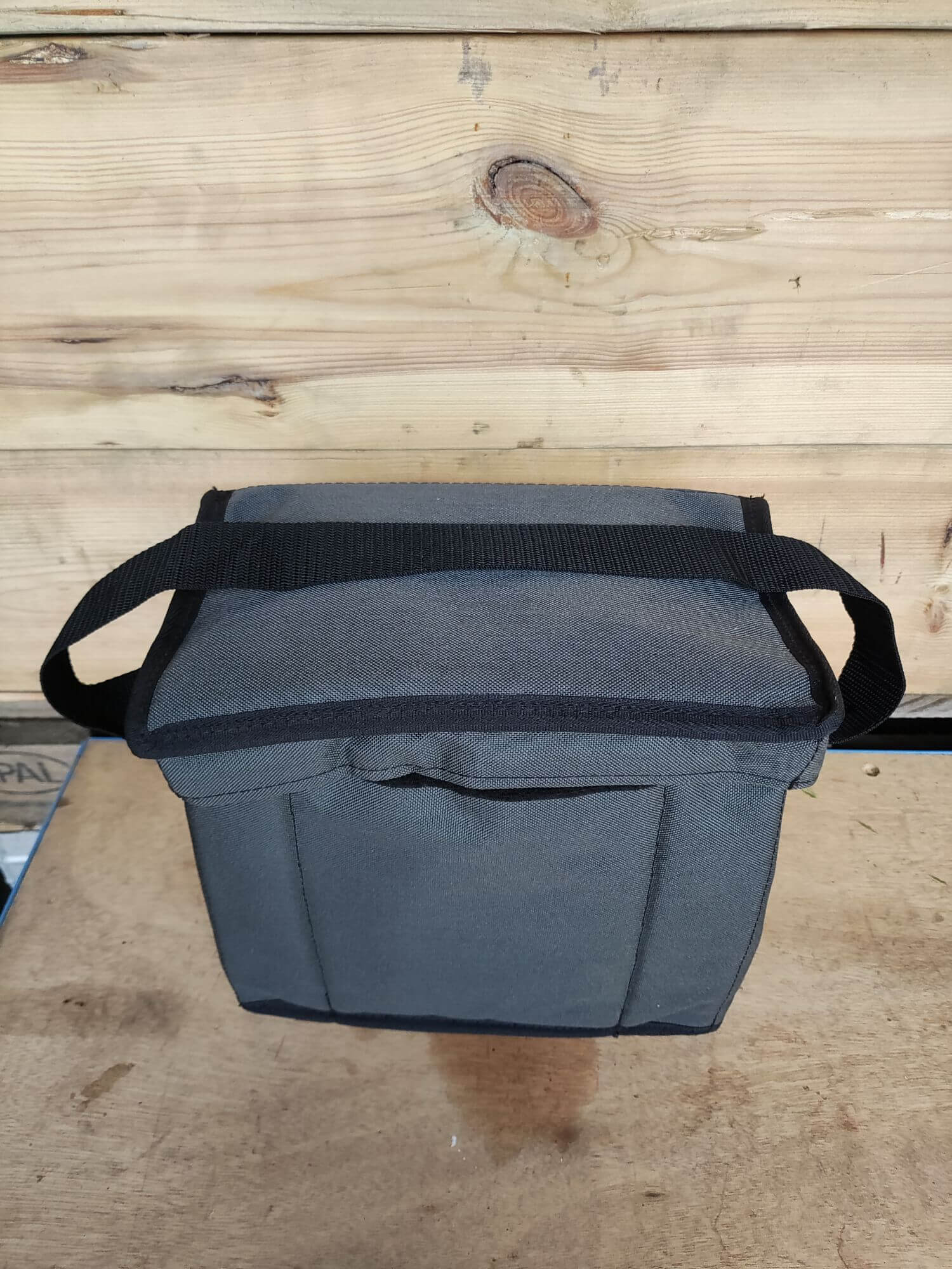 Minelab Batterie Charger für 8x D Cellen in Tasche mit Kabel